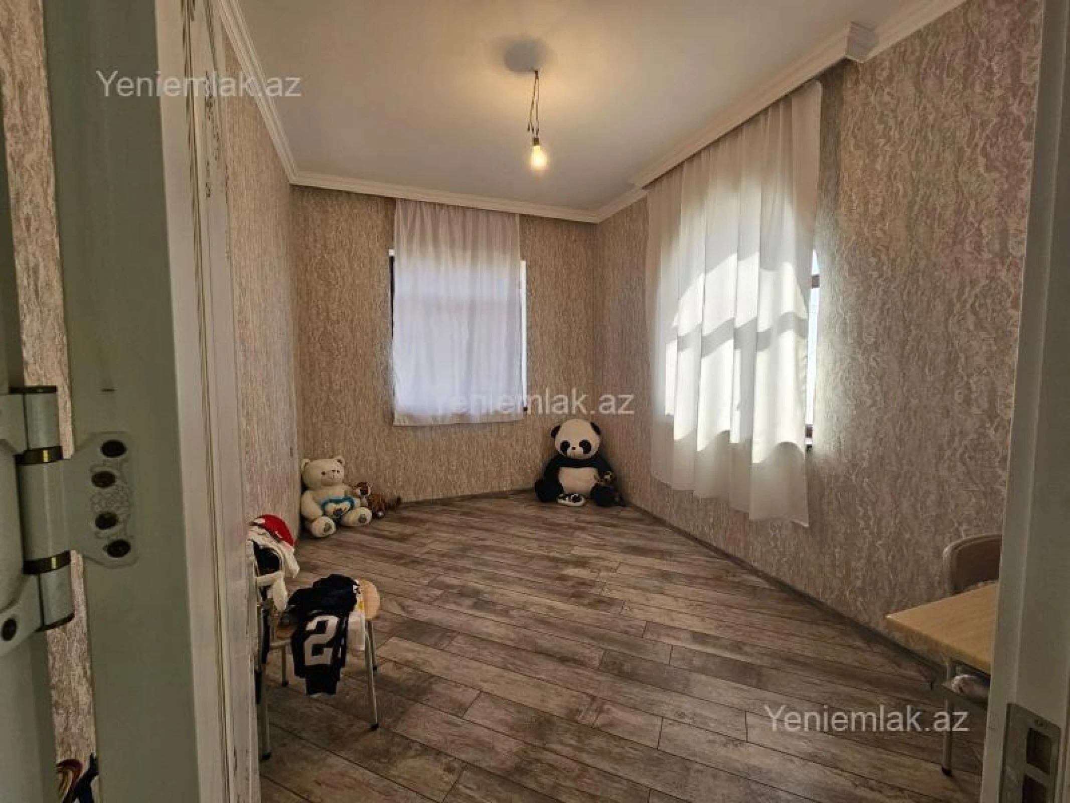 Satılır 5 otaqlı həyət evi 200 m²