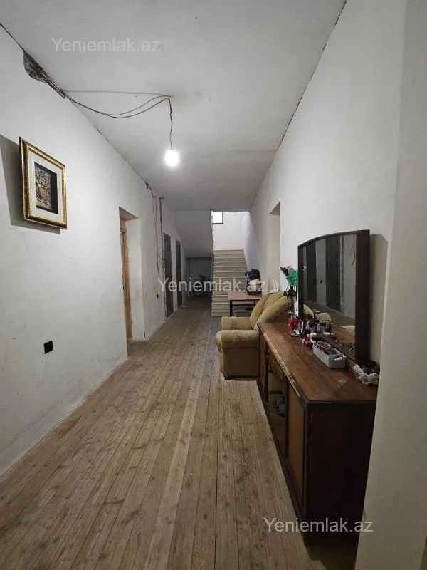 Satılır 5 otaqlı həyət evi 200 m²