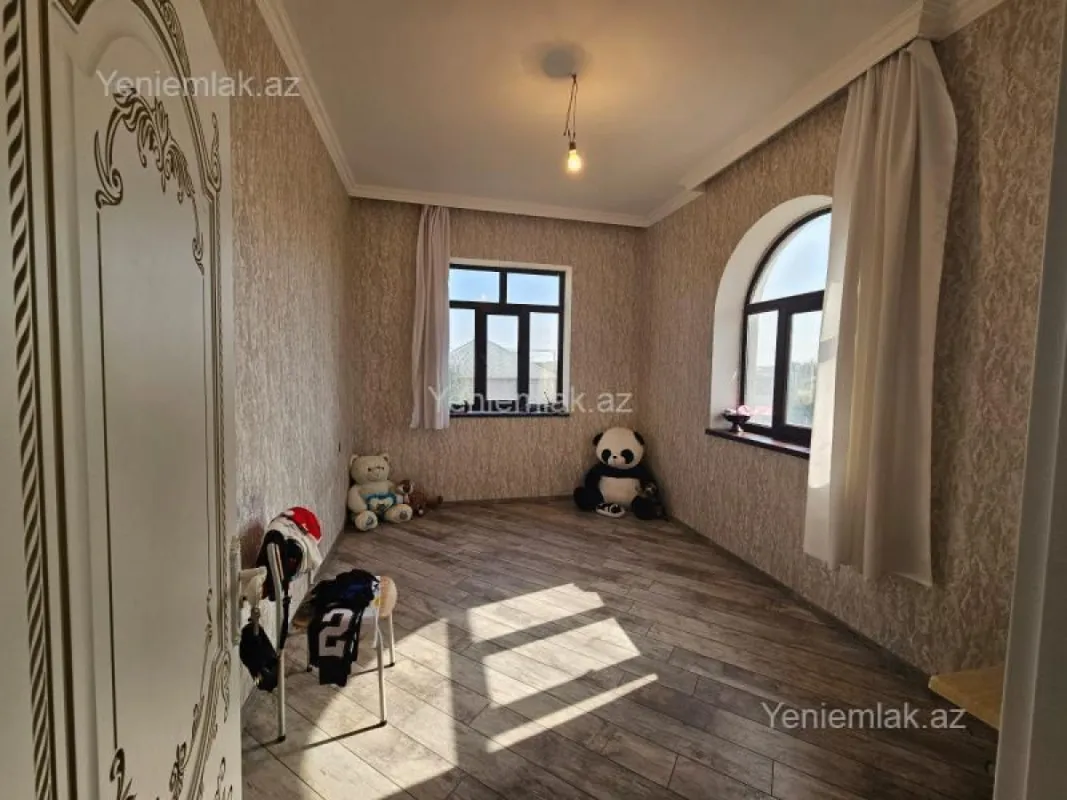 Satılır 5 otaqlı həyət evi 200 m²