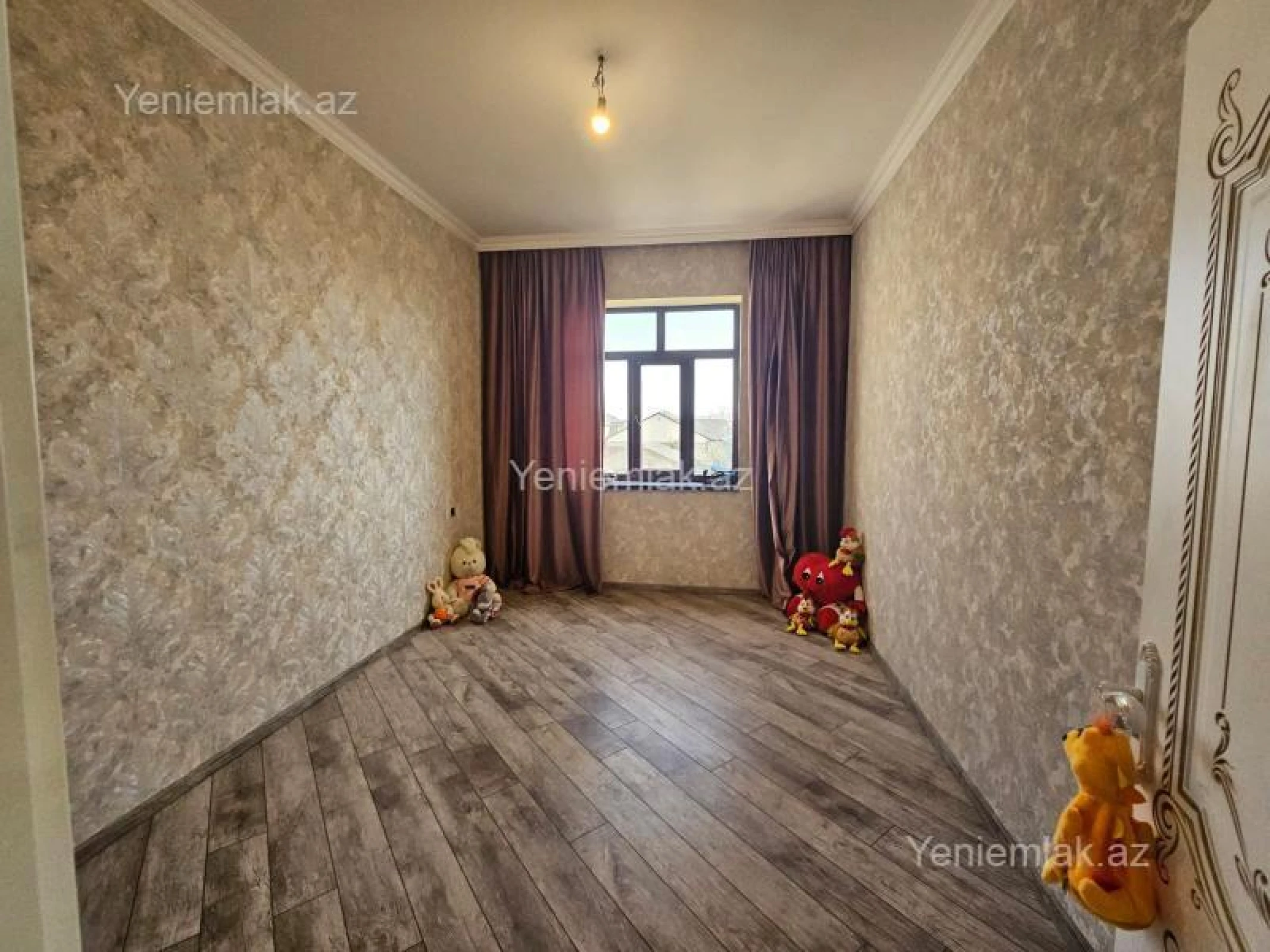 Satılır 5 otaqlı həyət evi 200 m²