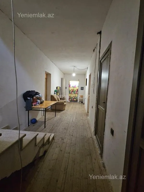 Satılır 5 otaqlı həyət evi 200 m²
