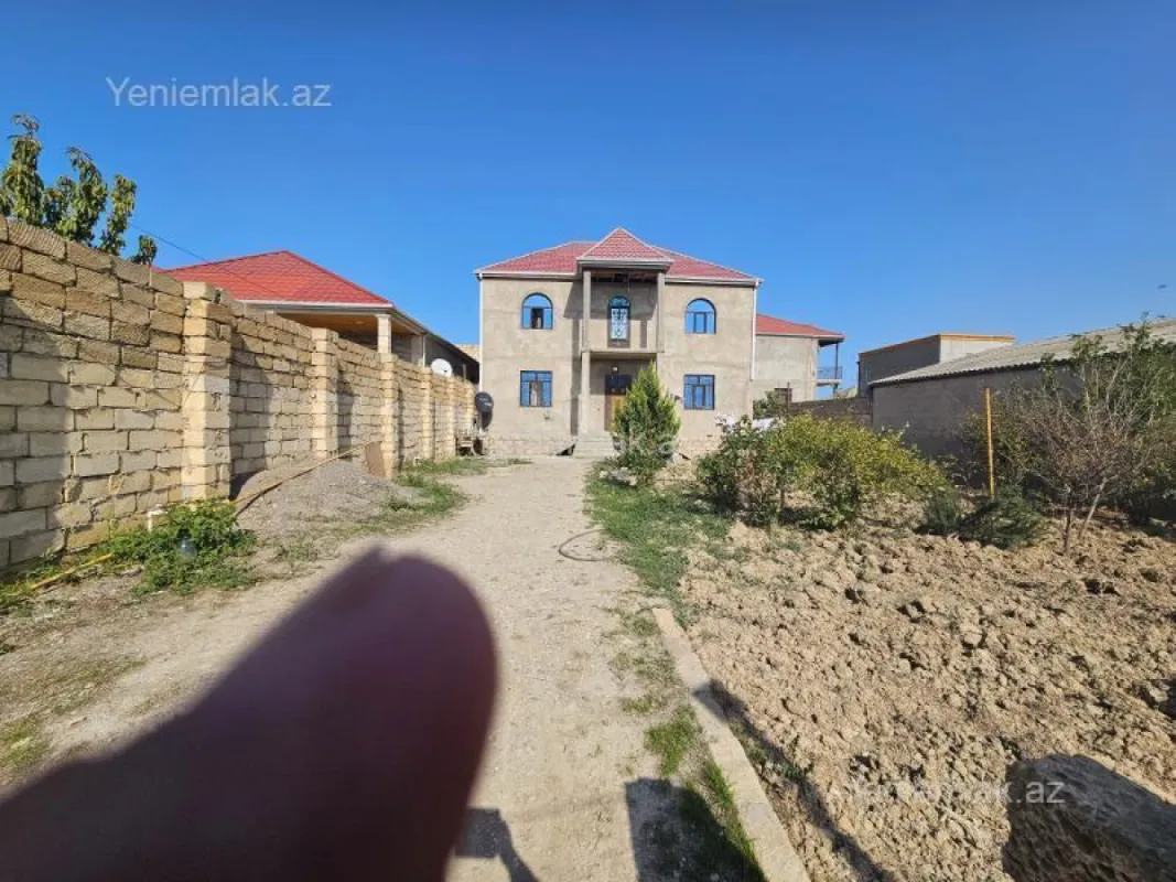 Satılır 5 otaqlı həyət evi 200 m²