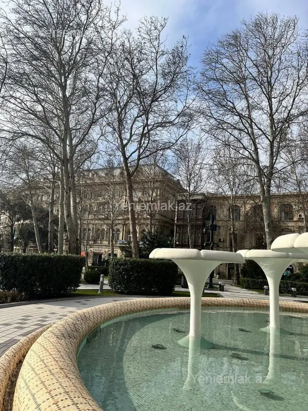 Satılır 2 otaqlı köhnə tikili 65 m²