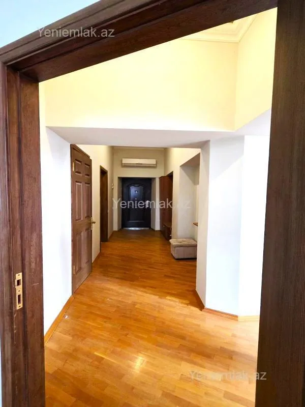 Satılır 2 otaqlı köhnə tikili 65 m²
