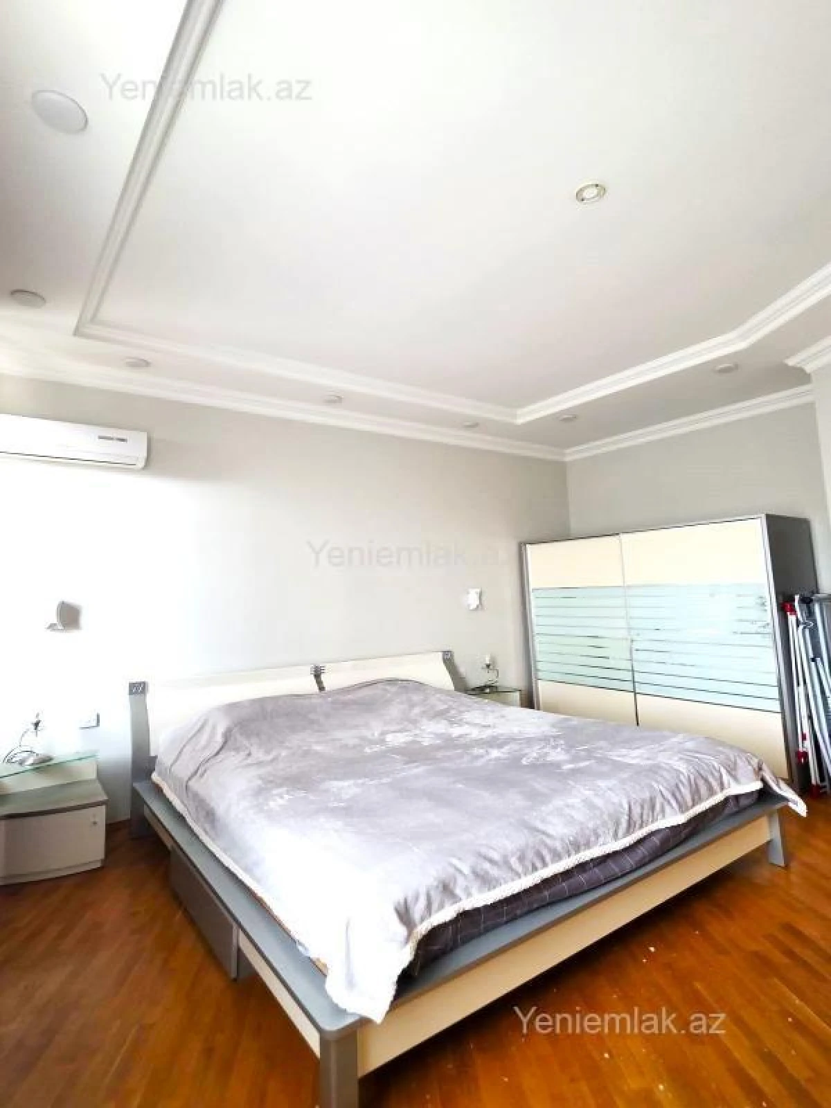 Satılır 2 otaqlı köhnə tikili 65 m²