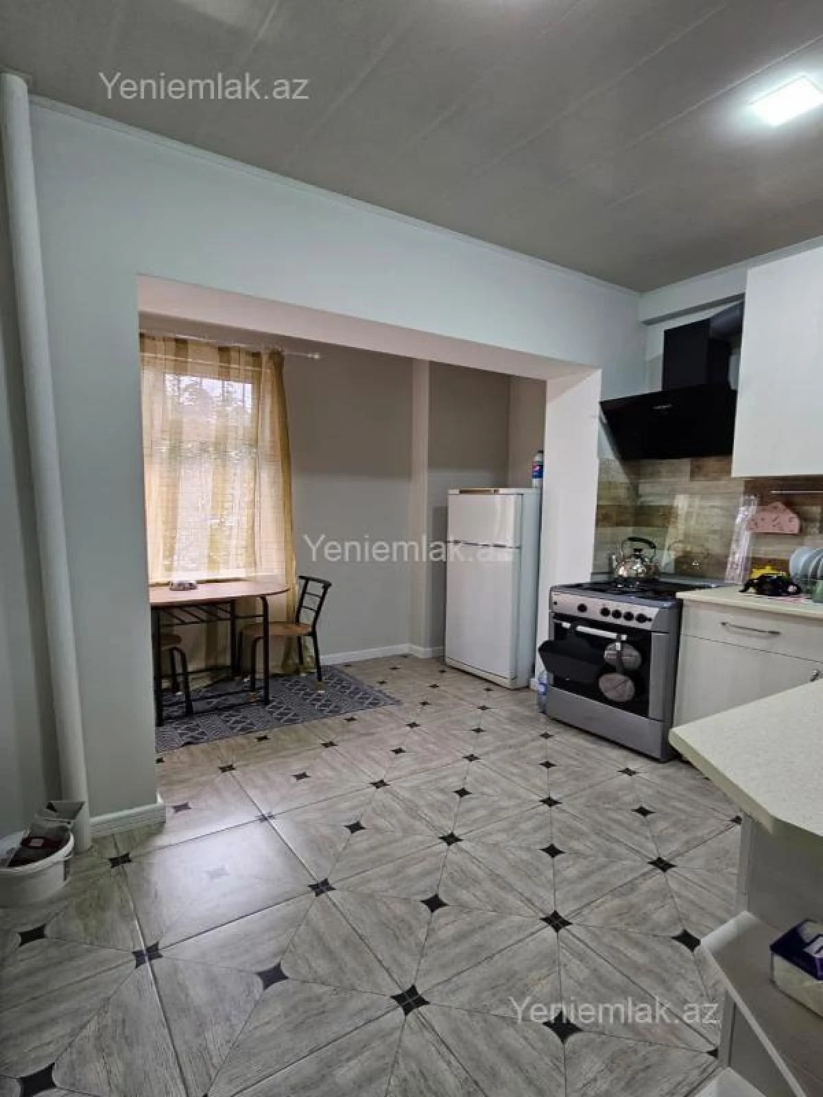 Satılır 3 otaqlı köhnə tikili 90 m²