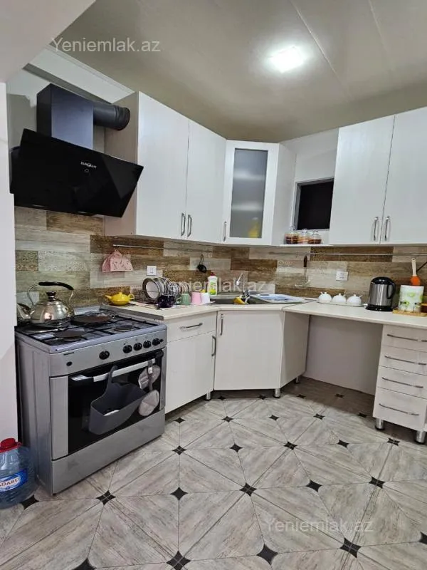 Satılır 3 otaqlı köhnə tikili 90 m²