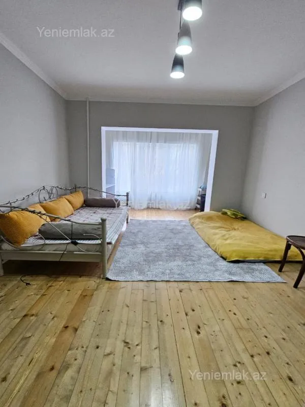 Satılır 3 otaqlı köhnə tikili 90 m²