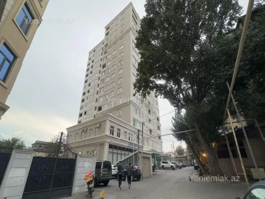 Satılır 3 otaqlı yeni tikili 130 m²