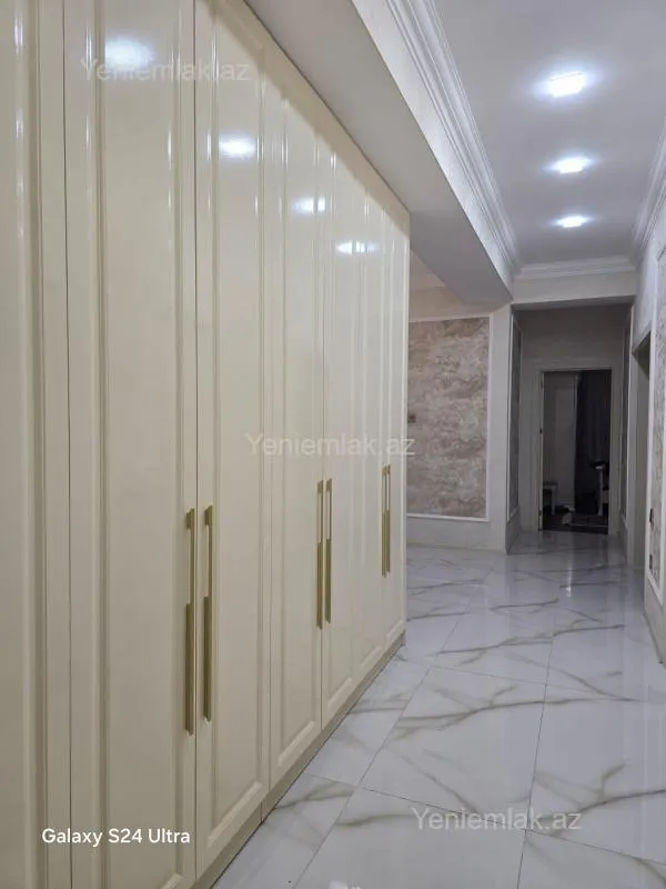 Satılır 4 otaqlı yeni tikili 140 m²