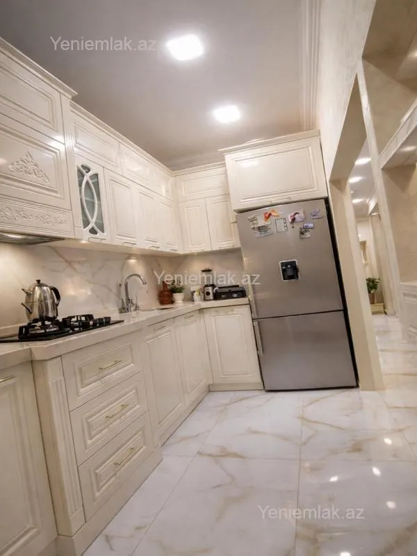 Satılır 4 otaqlı yeni tikili 140 m²