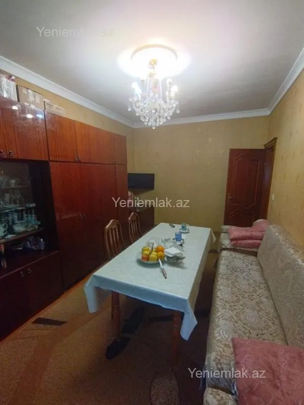 Satılır 4 otaqlı köhnə tikili 100 m²