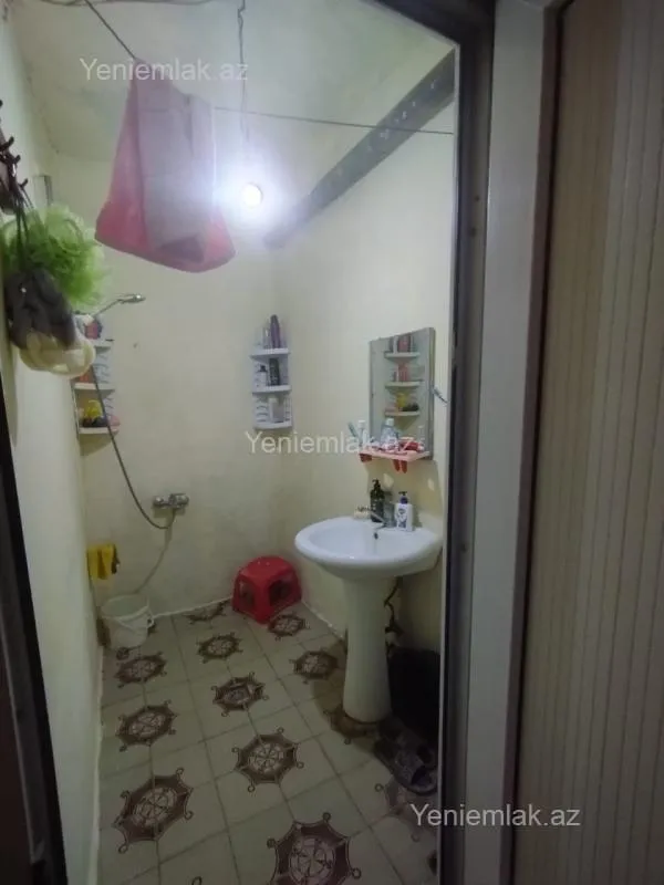 Satılır 4 otaqlı köhnə tikili 100 m²