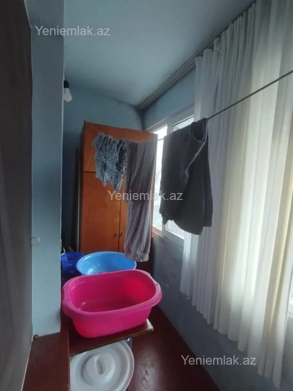 Satılır 4 otaqlı köhnə tikili 100 m²