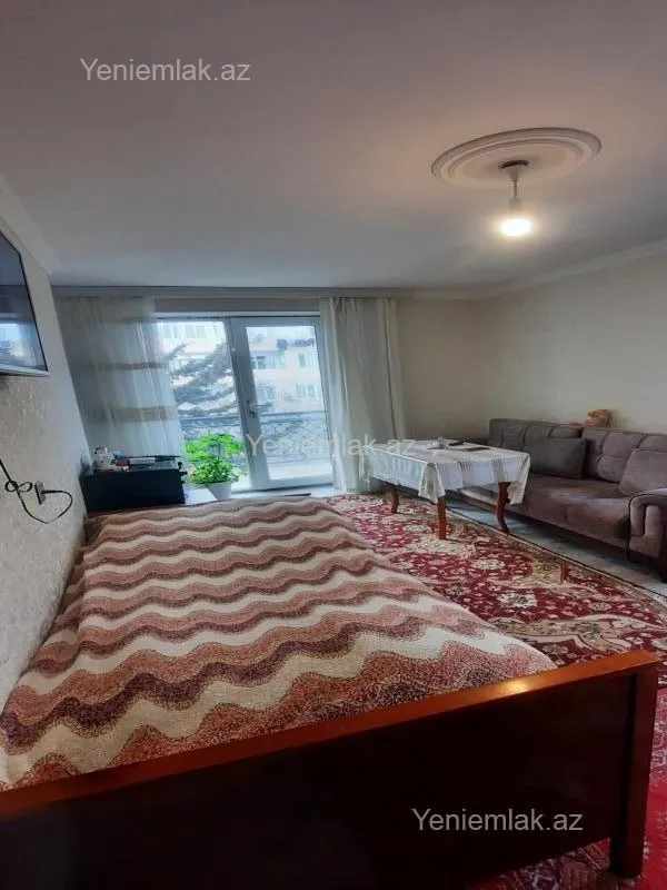 Satılır 1 otaqlı köhnə tikili 45 m²