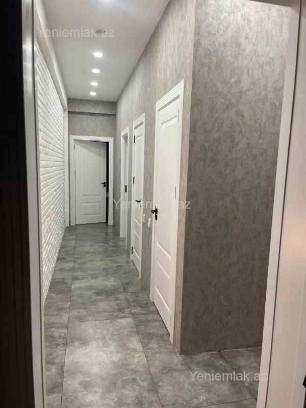 Satılır 3 otaqlı yeni tikili 80 m²