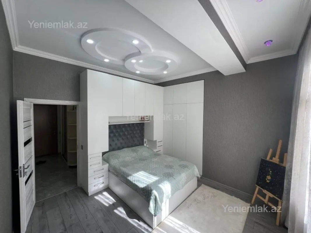 Satılır 3 otaqlı yeni tikili 80 m²