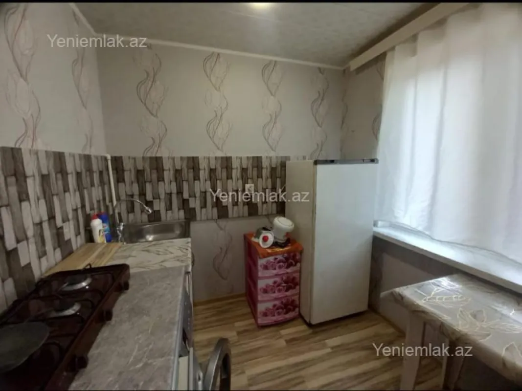 Satılır 1 otaqlı köhnə tikili 33 m²