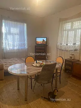 Satılır 5 otaqlı həyət evi 200 m²