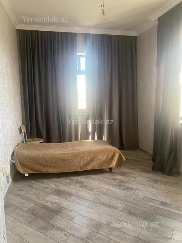 Satılır 5 otaqlı həyət evi 200 m²