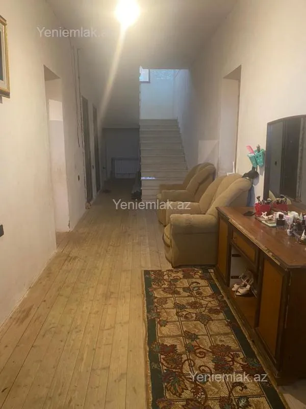 Satılır 5 otaqlı həyət evi 200 m²