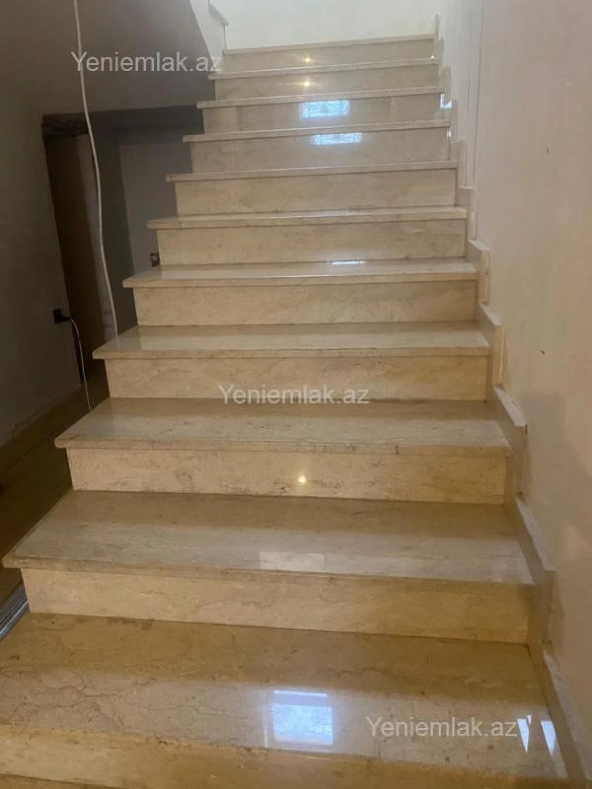 Satılır 5 otaqlı həyət evi 200 m²