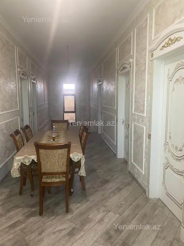 Satılır 5 otaqlı həyət evi 200 m²