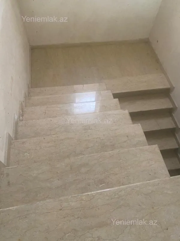 Satılır 5 otaqlı həyət evi 200 m²