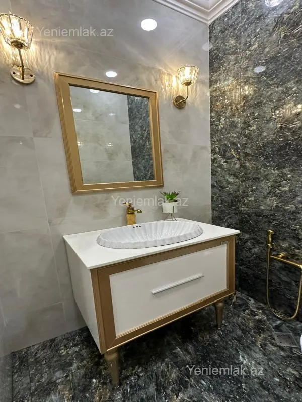 Satılır 3 otaqlı yeni tikili 130 m²