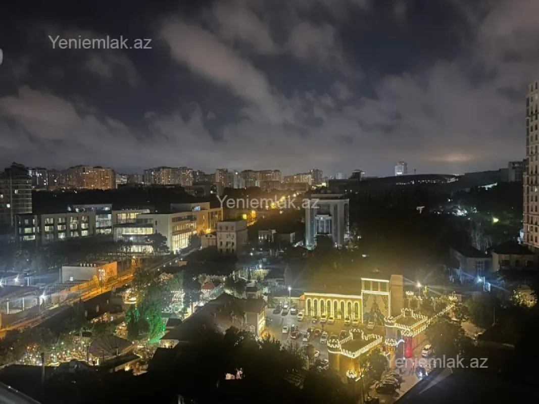 Satılır 3 otaqlı yeni tikili 130 m²