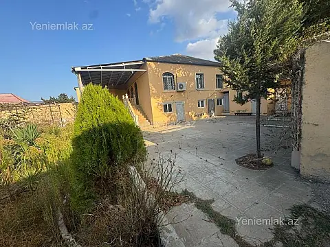 Satılır 4 otaqlı həyət evi 100 m²