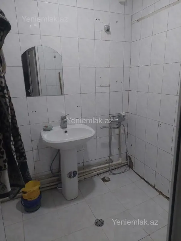 Satılır 4 otaqlı köhnə tikili 85 m²