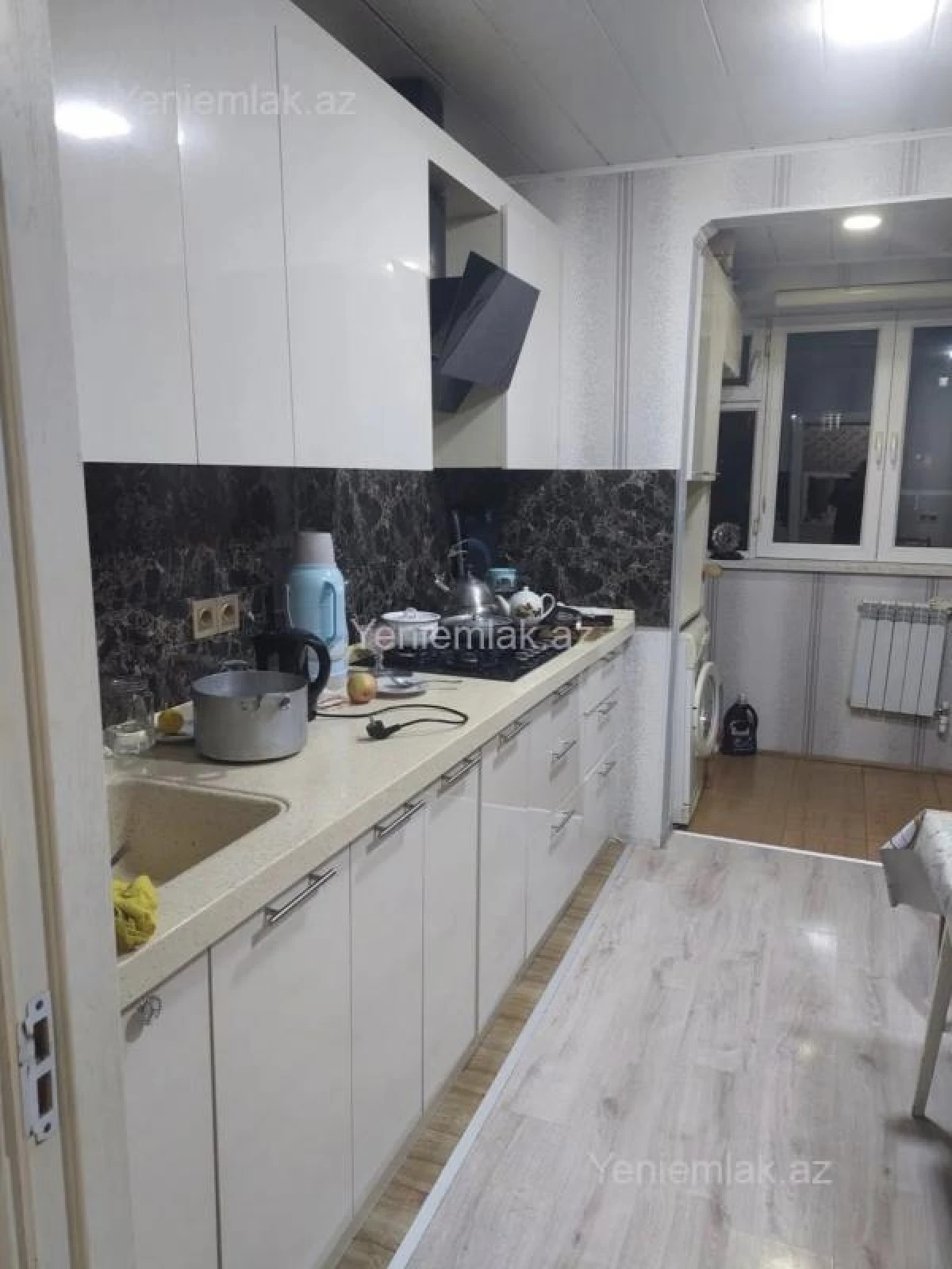 Satılır 4 otaqlı köhnə tikili 85 m²