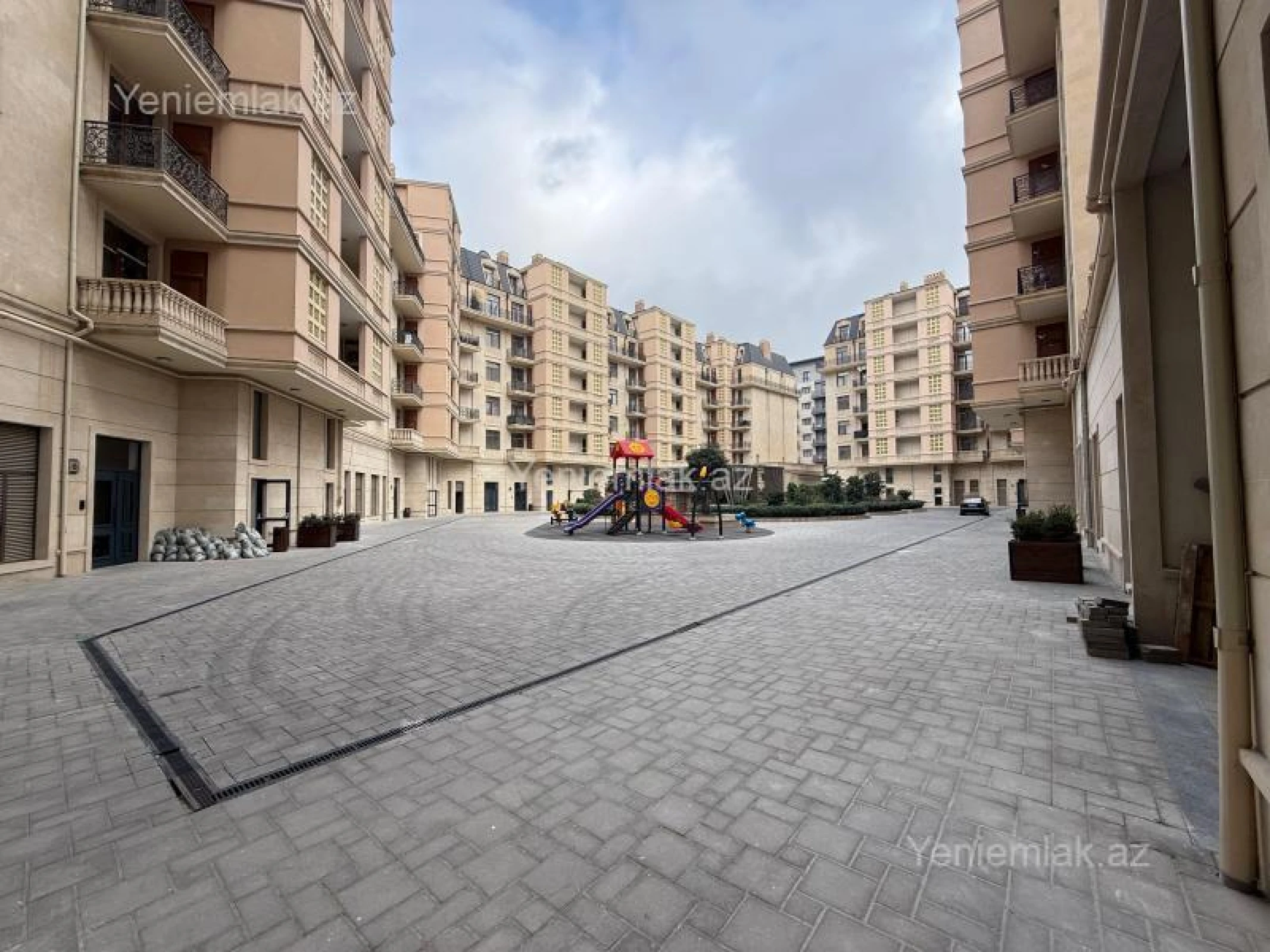 Satılır 4 otaqlı yeni tikili 150 m²