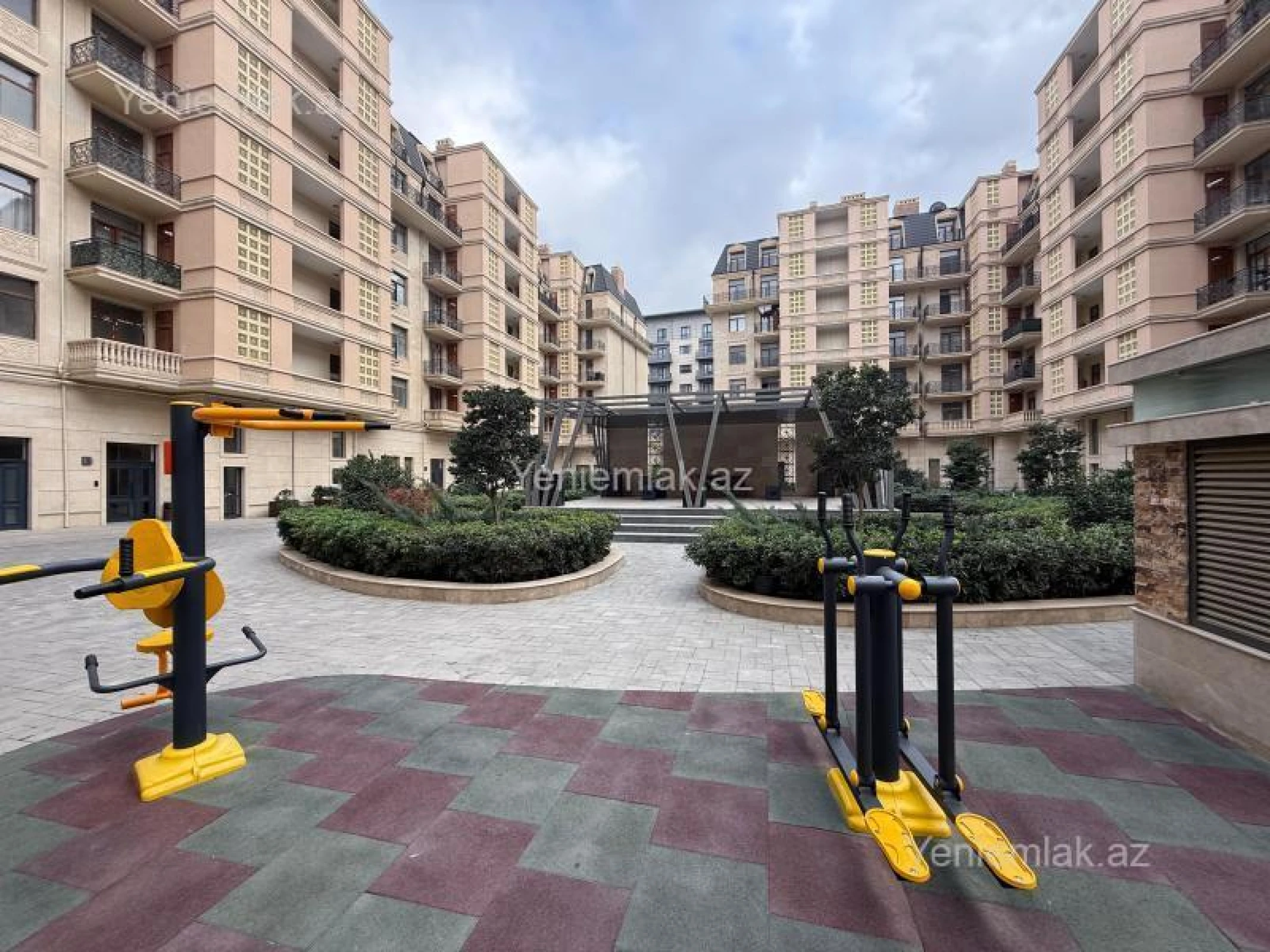 Satılır 4 otaqlı yeni tikili 150 m²