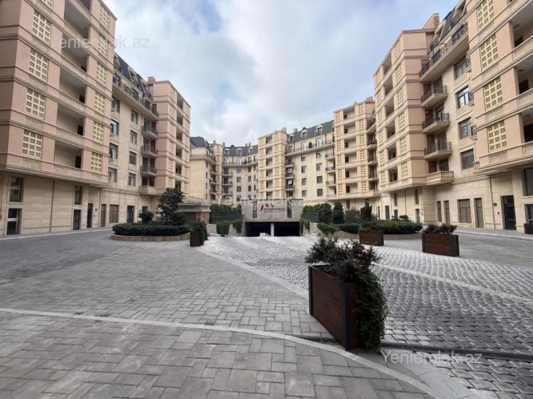 Satılır 4 otaqlı yeni tikili 150 m²