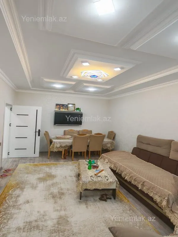 Satılır 5 otaqlı həyət evi 200 m²