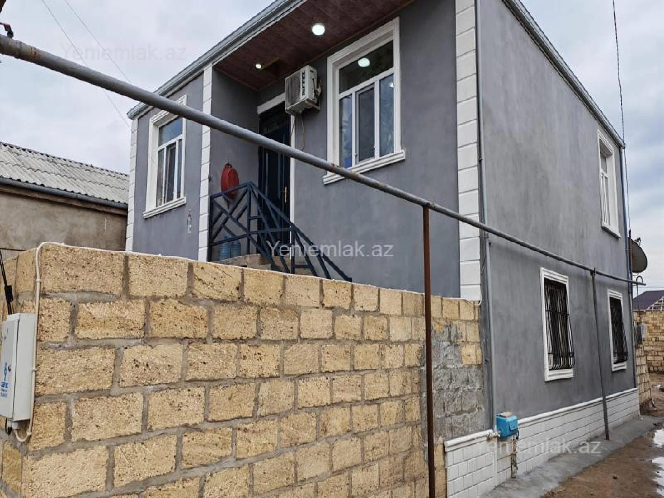 Satılır 5 otaqlı həyət evi 200 m²