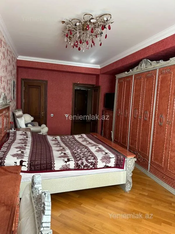 Satılır 4 otaqlı yeni tikili 215 m²