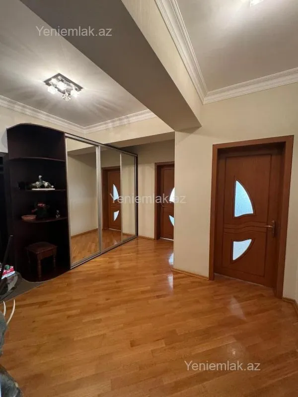 Satılır 4 otaqlı yeni tikili 190 m²