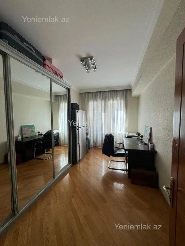 Satılır 4 otaqlı yeni tikili 190 m²