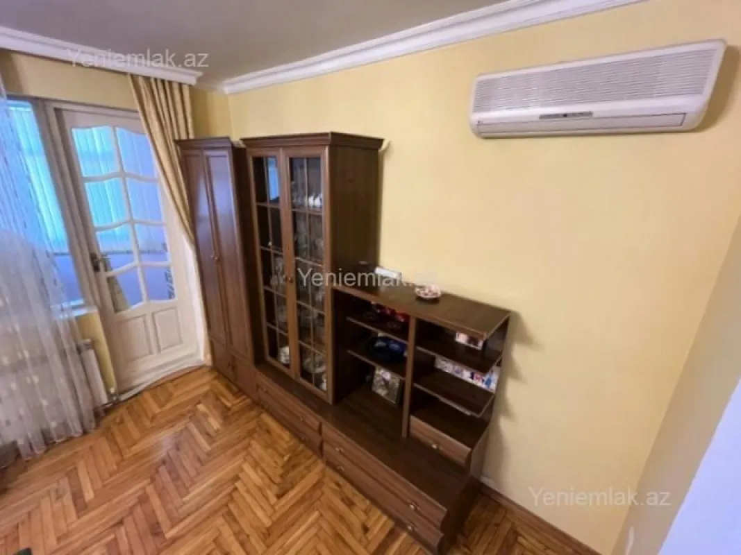 Satılır 3 otaqlı köhnə tikili 95 m²
