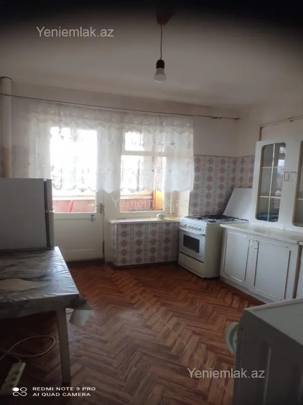 Satılır 2 otaqlı köhnə tikili 65 m²
