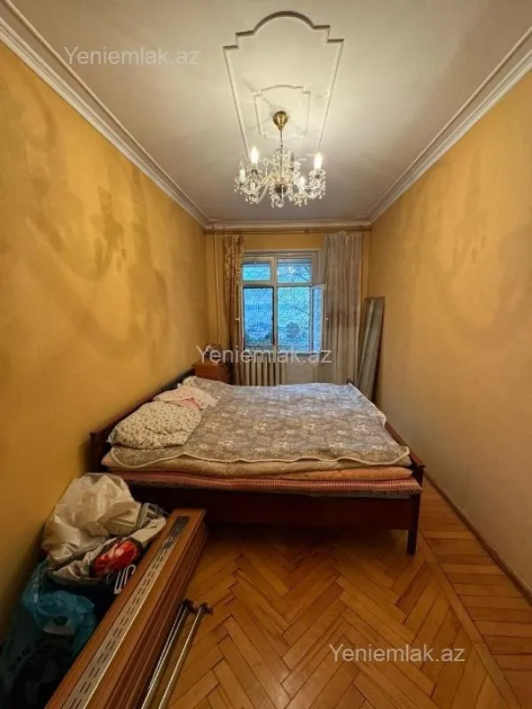 Satılır 2 otaqlı köhnə tikili 55 m²