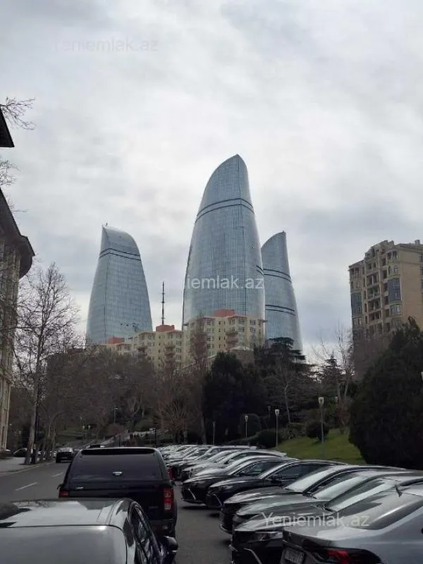 Satılır 2 otaqlı köhnə tikili 55 m²