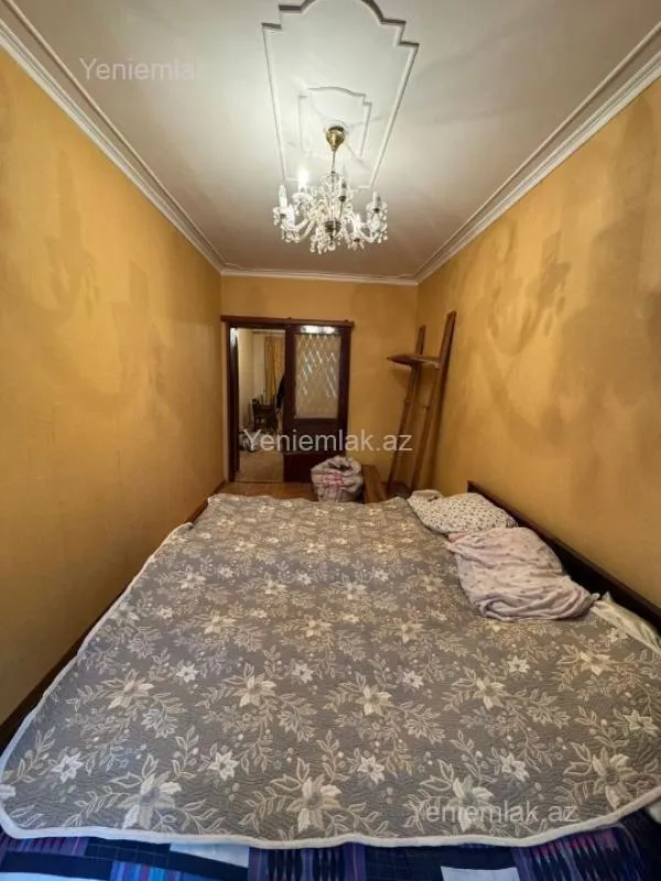 Satılır 2 otaqlı köhnə tikili 55 m²