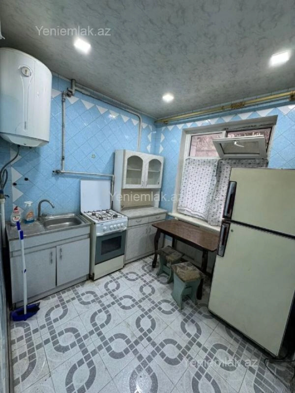 Satılır 2 otaqlı köhnə tikili 55 m²