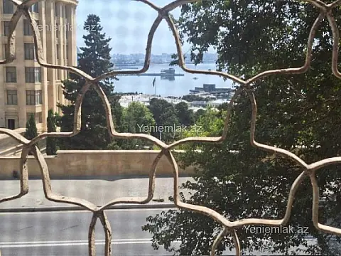 Satılır 2 otaqlı köhnə tikili 55 m²