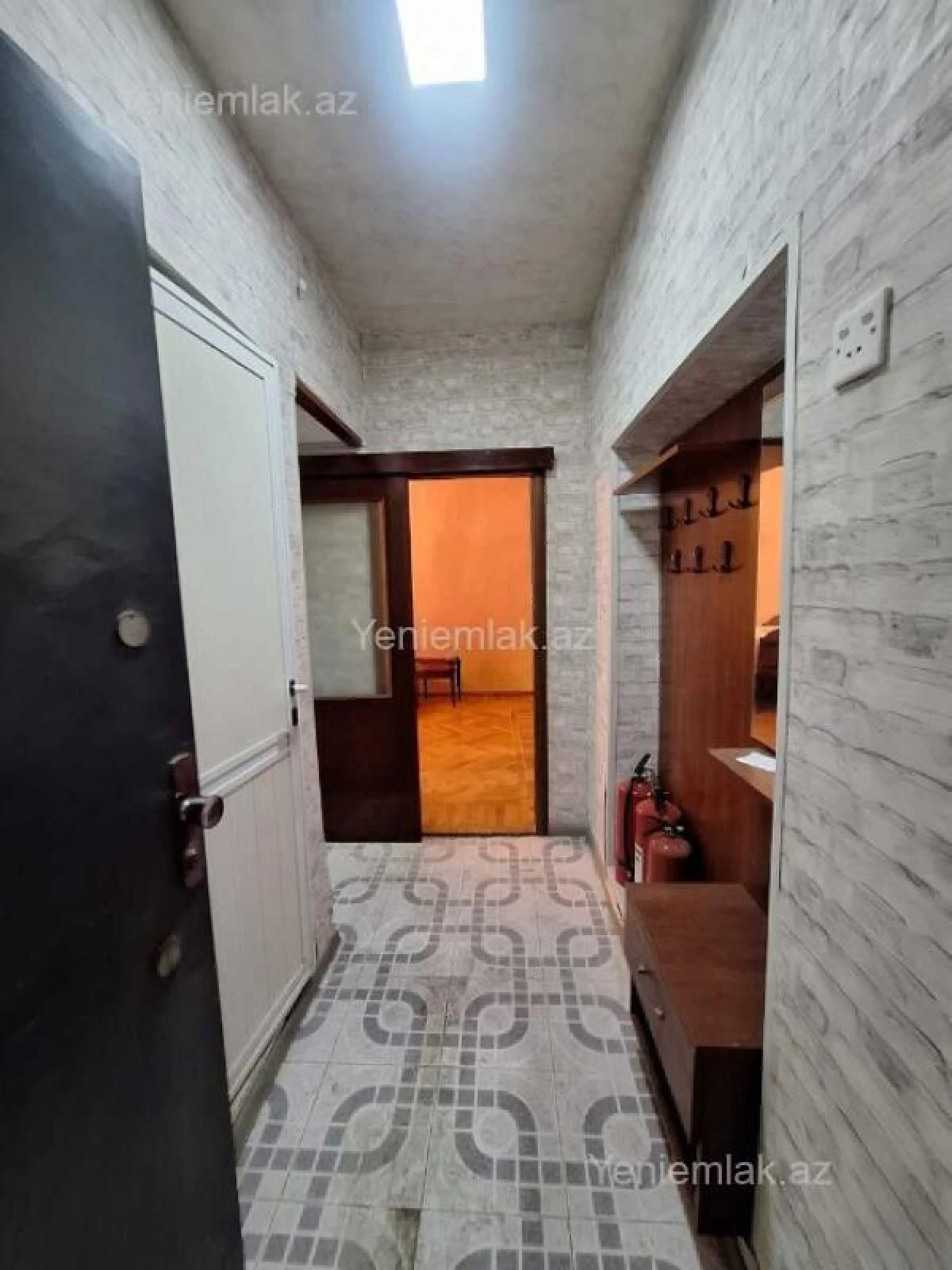 Satılır 2 otaqlı köhnə tikili 55 m²