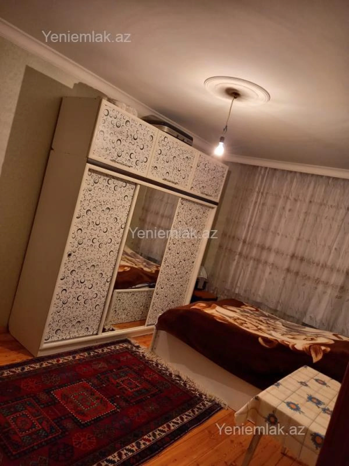 Satılır 4 otaqlı köhnə tikili 120 m²
